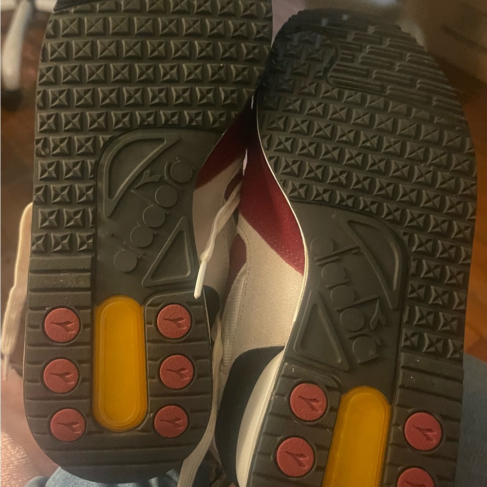 Men’s Diadora sneakers size 8 burgundy and white - Picture 11 of 11